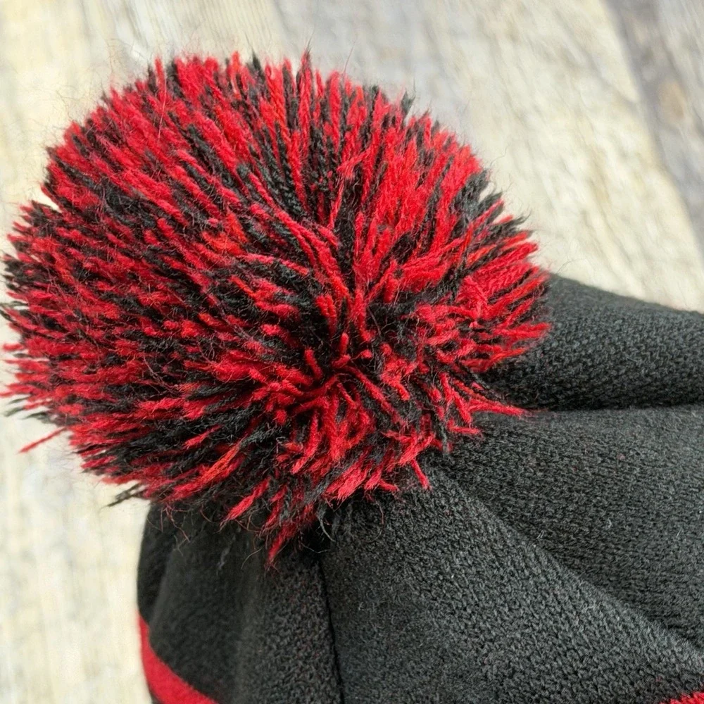 Chicago Bulls New Era‎ Winter Trapper Hat Knit Snowflake Pom Tassels Black Red